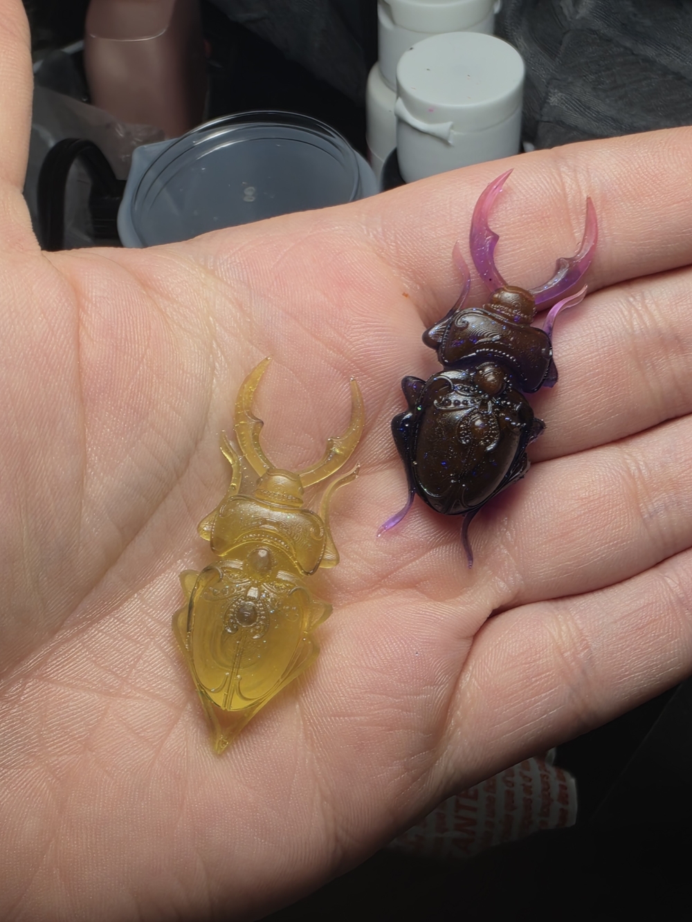 Resin Beetle Chew Toy for Small Pets - Yellow & Purple